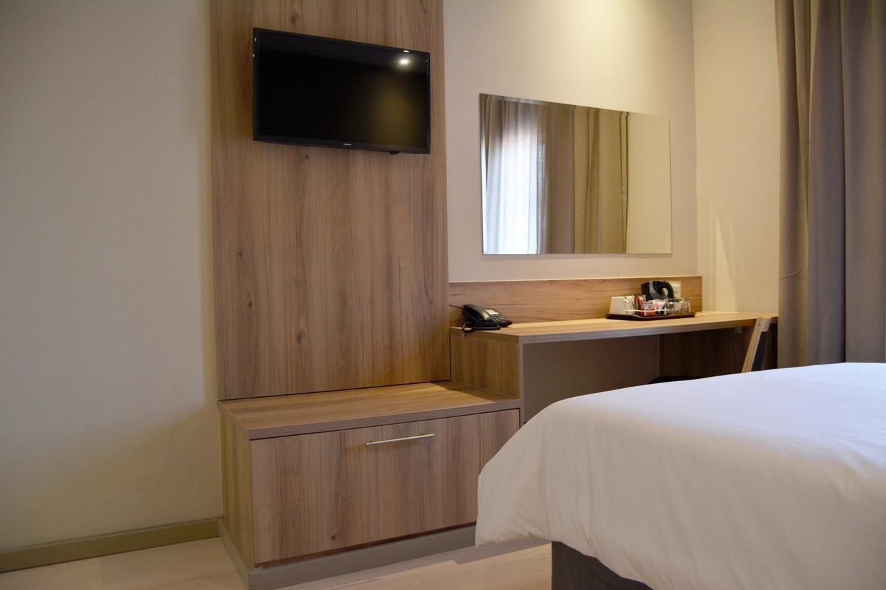 Regal Inn Hotel מידרנד מראה חיצוני תמונה