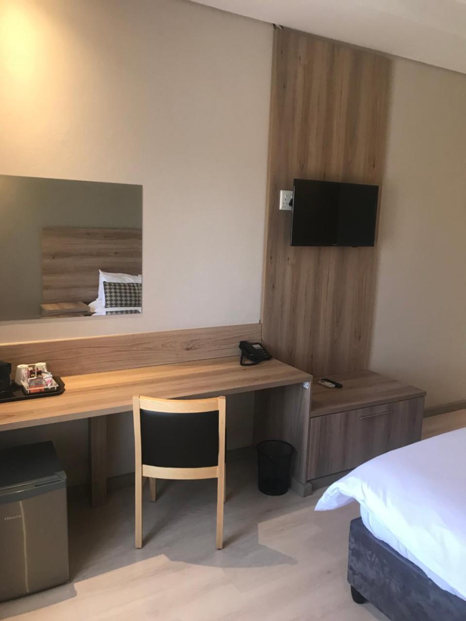 Regal Inn Hotel מידרנד מראה חיצוני תמונה