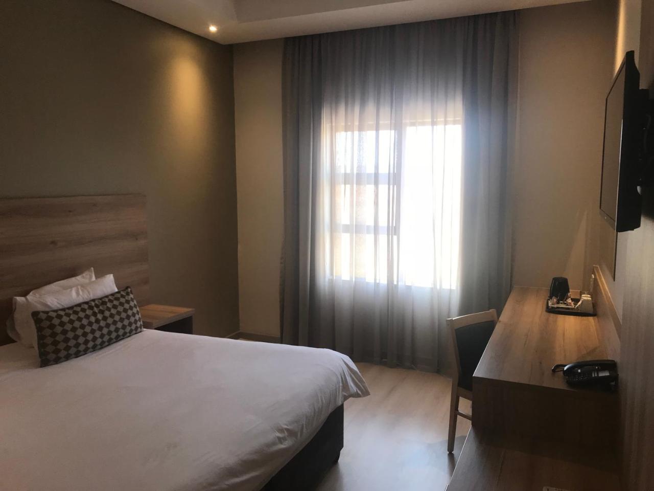 Regal Inn Hotel מידרנד מראה חיצוני תמונה